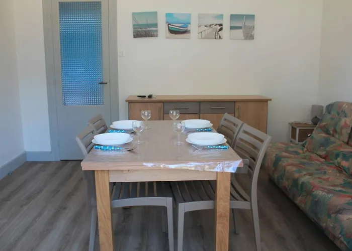 - 1er Etage Gauche - 90m De La Appartement